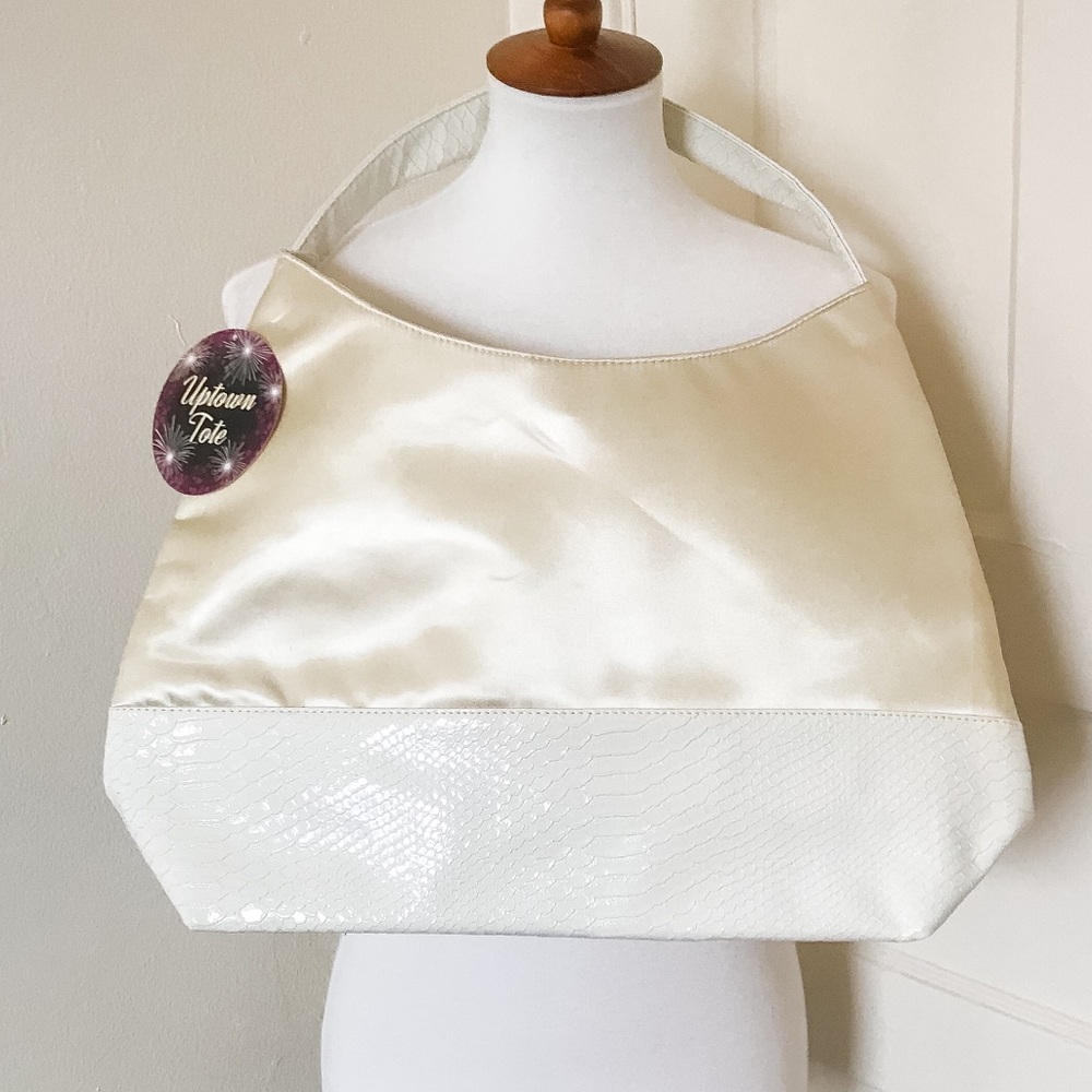 3/$30 NWT Cream Uptown Tote